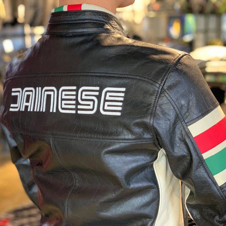 レーシングスピリットを日常に ― HF D1 LEATHER JACKET